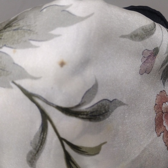 Pierre Cardin 💯% Silk Floral Print Luxury Scarf – 30x30-In Women’s Accessories - Picture 13 of 13